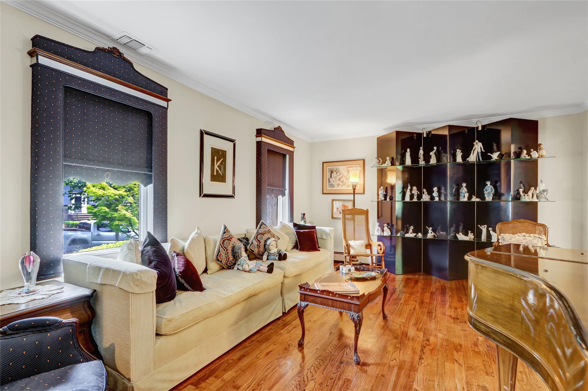 77 Barry Lane, Syosset, New York image 4