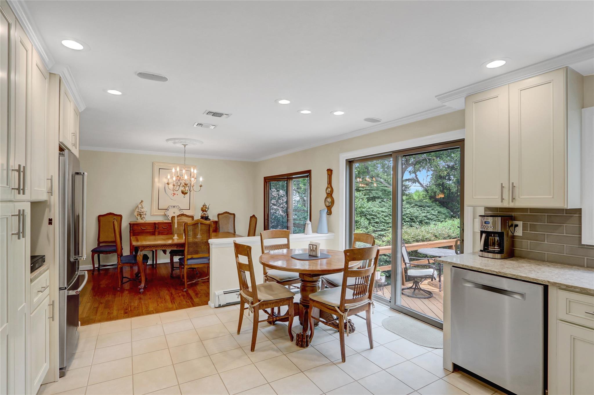 77 Barry Lane, Syosset, New York image 11