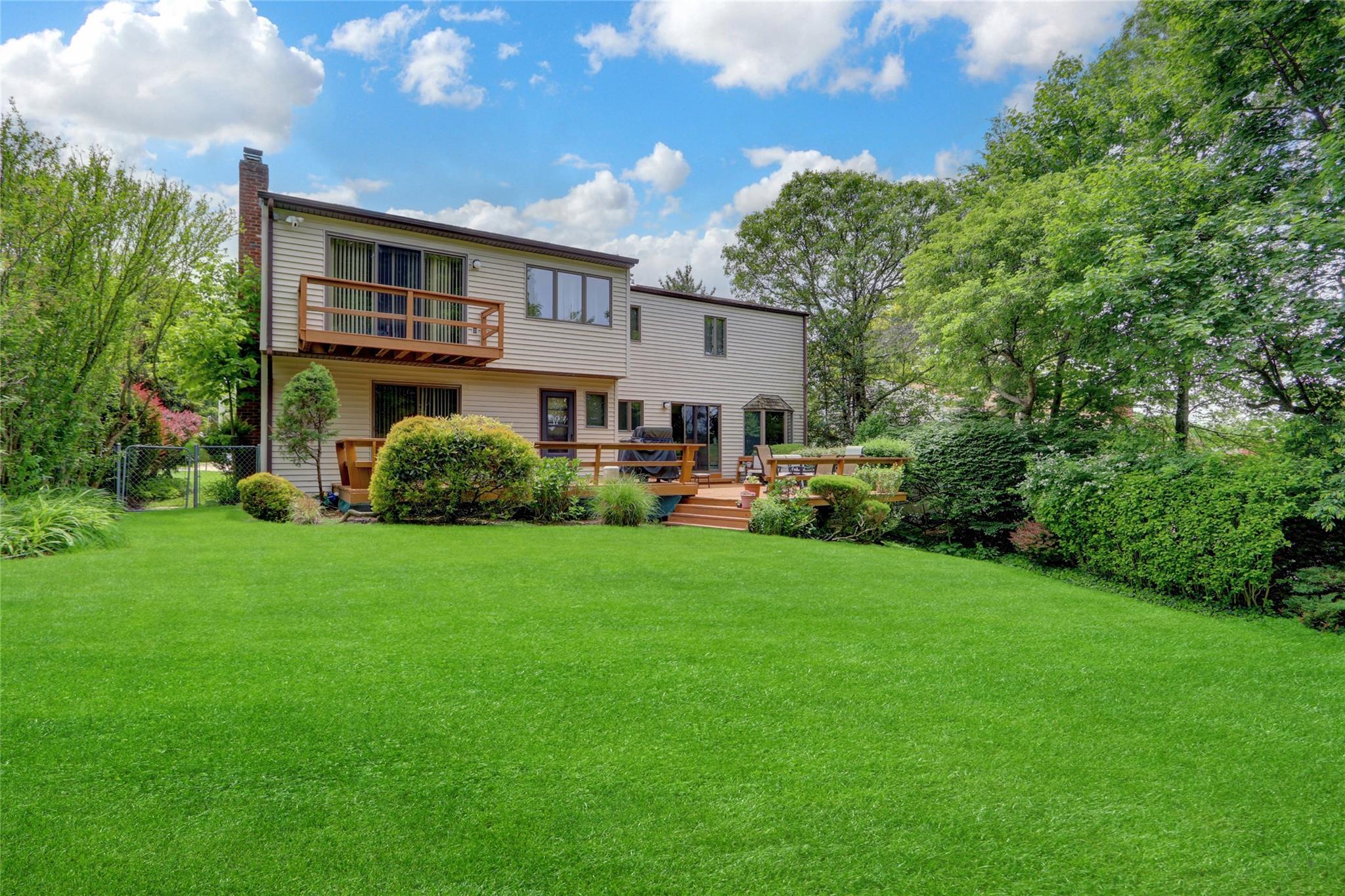 77 Barry Lane, Syosset, New York image 27