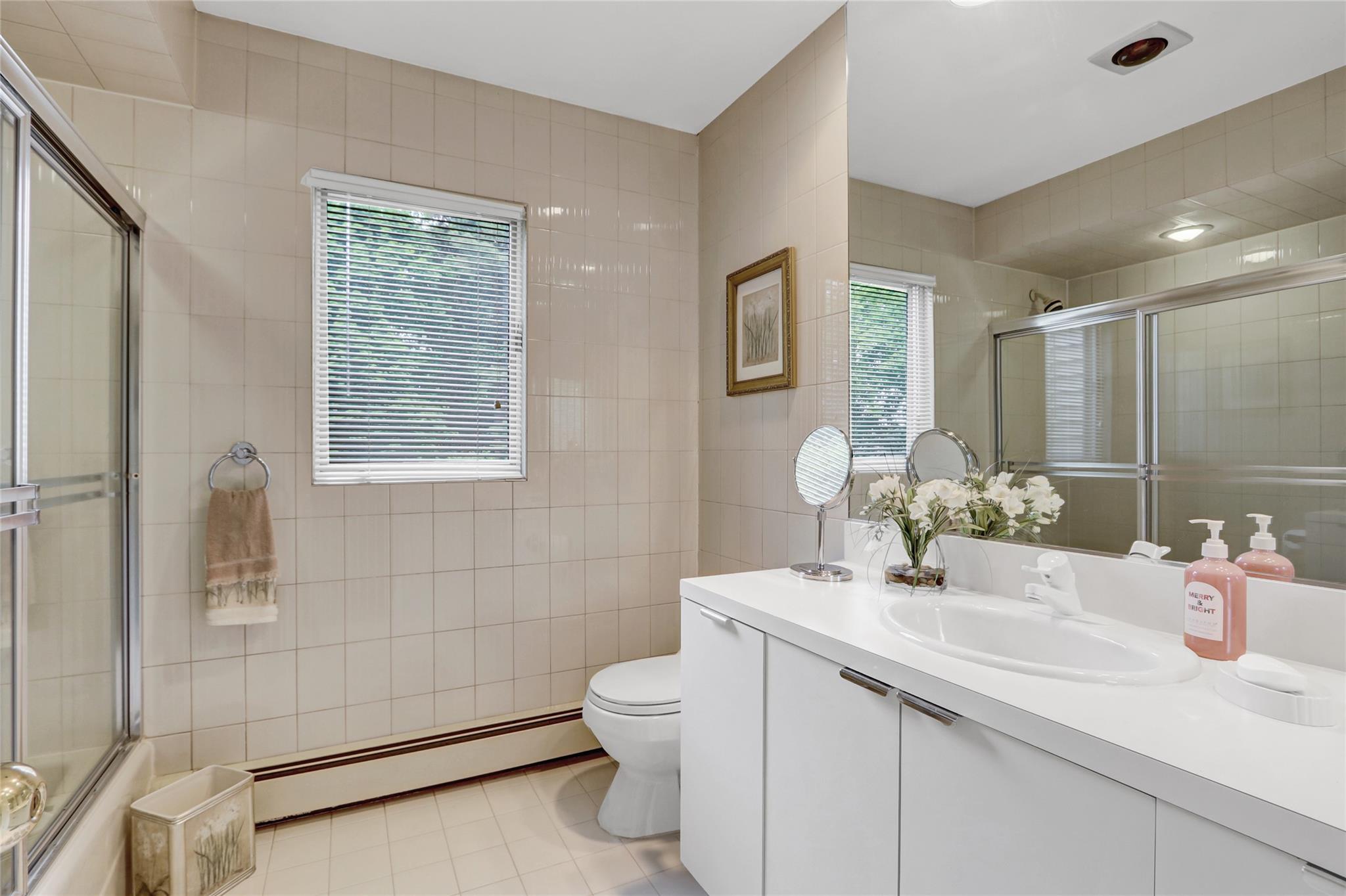 77 Barry Lane, Syosset, New York image 16