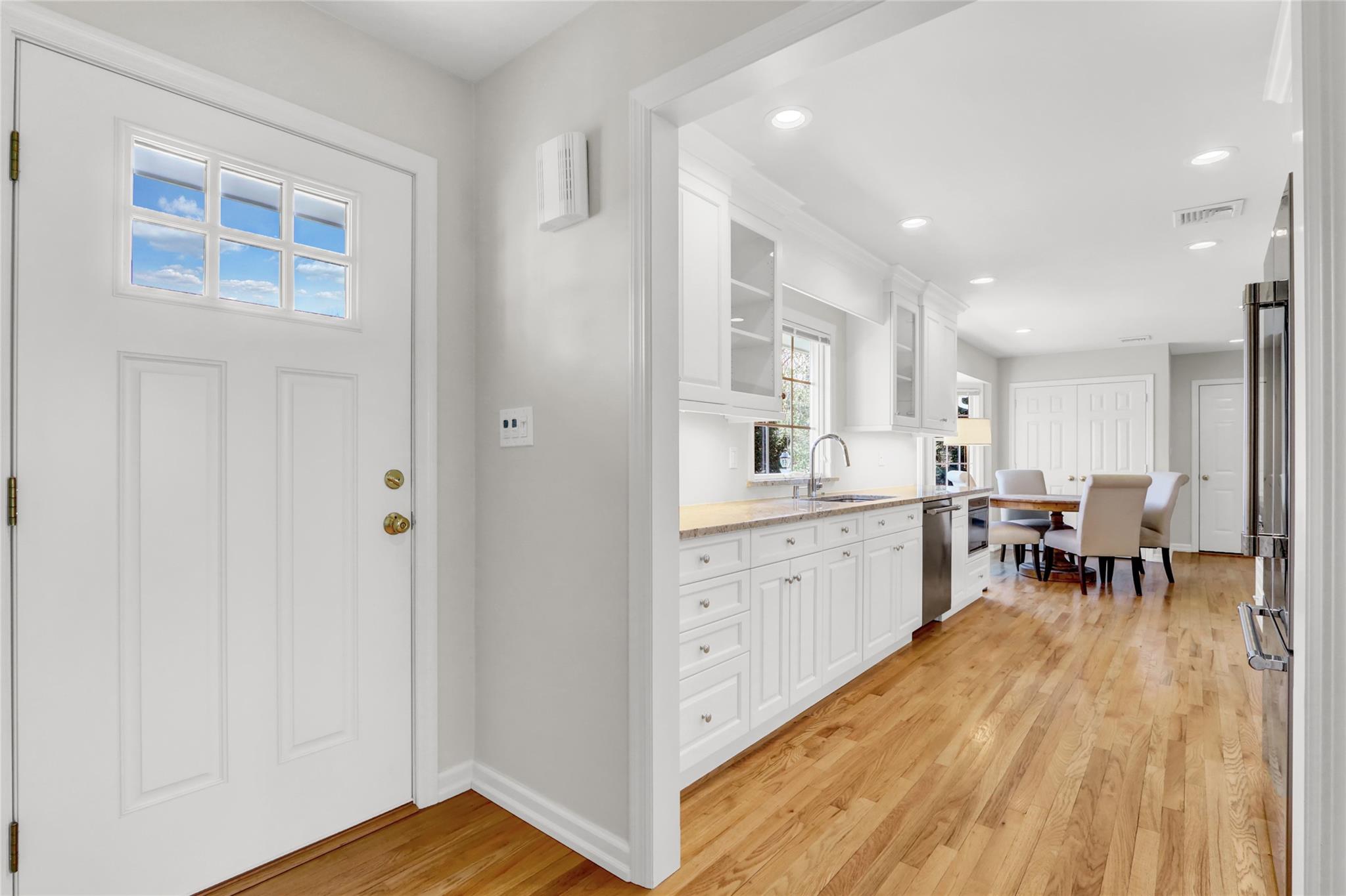 4 Linda Lane, Setauket, New York image 2