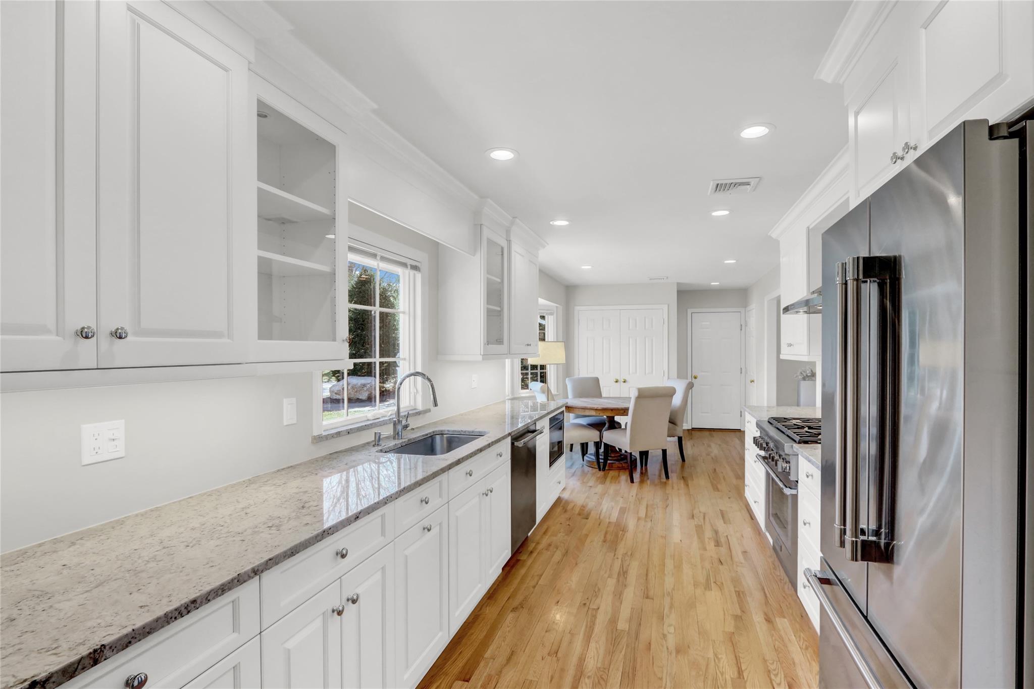 4 Linda Lane, Setauket, New York image 3