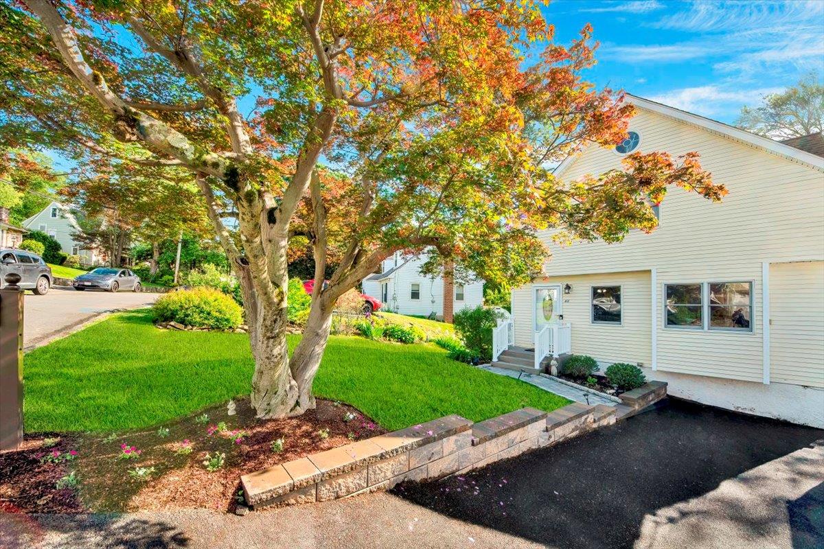 22 Livingston Avenue, Valhalla, New York image 2