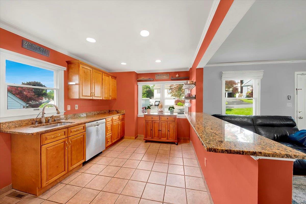 22 Livingston Avenue, Valhalla, New York image 6