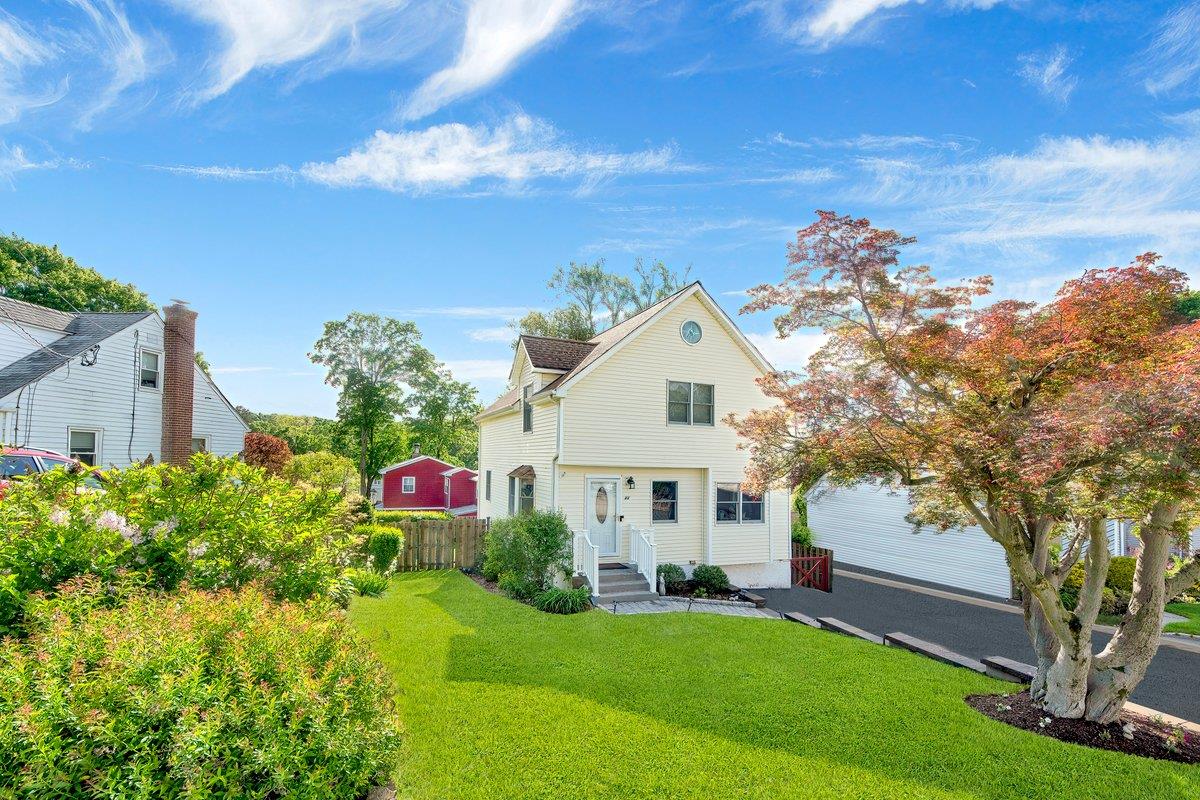 22 Livingston Avenue, Valhalla, New York image 1
