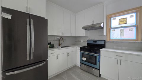 Apartment For Rent - 63-87 Fitchett St. St #2R<br/> Rego Park, NY 11374