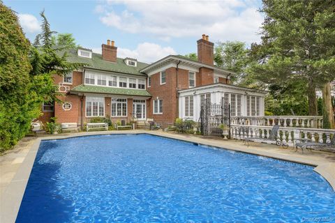 127 #1 Beverly Road Douglaston NY 11363