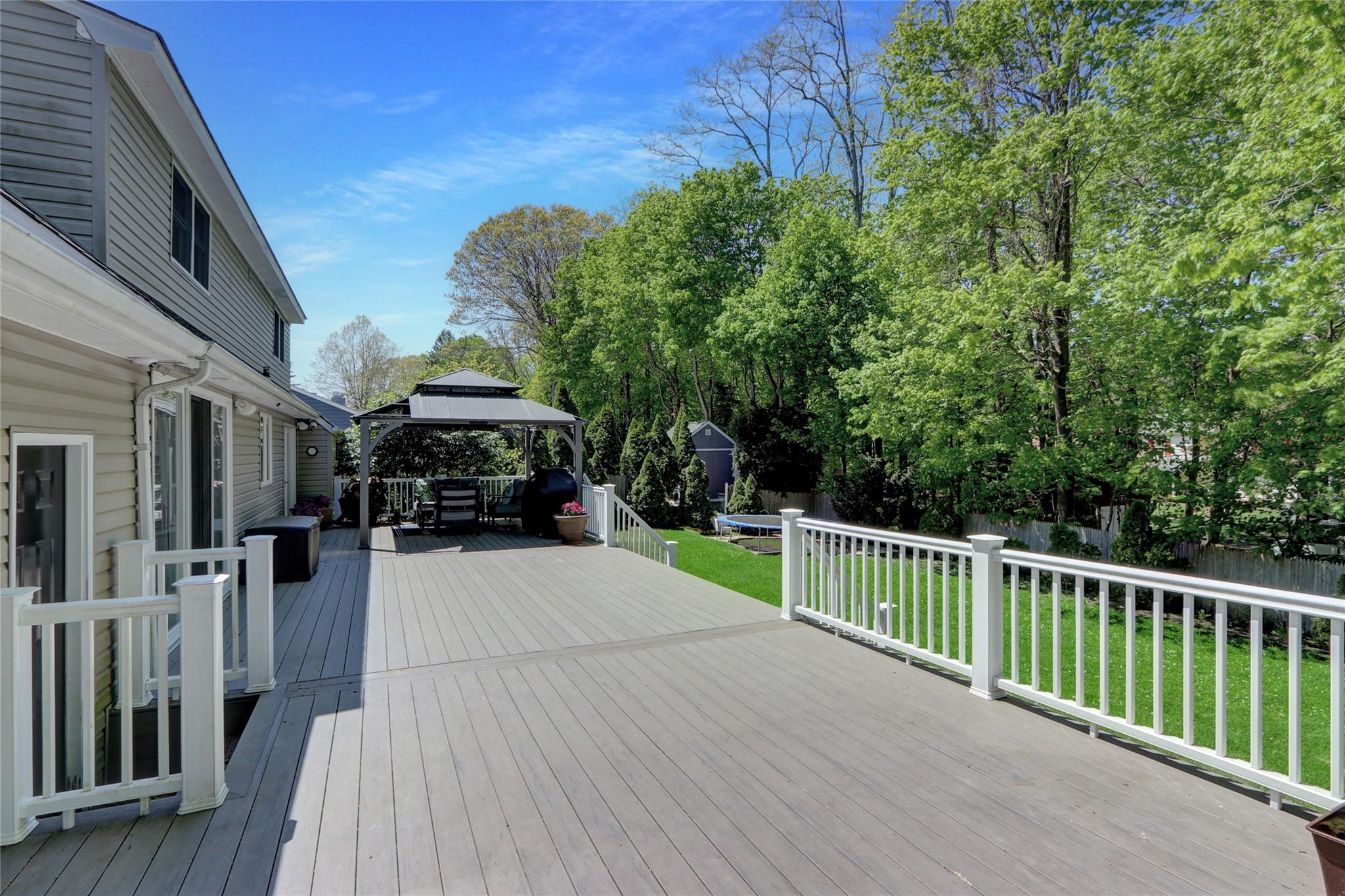 24 Highland Down, Shoreham, New York image 5