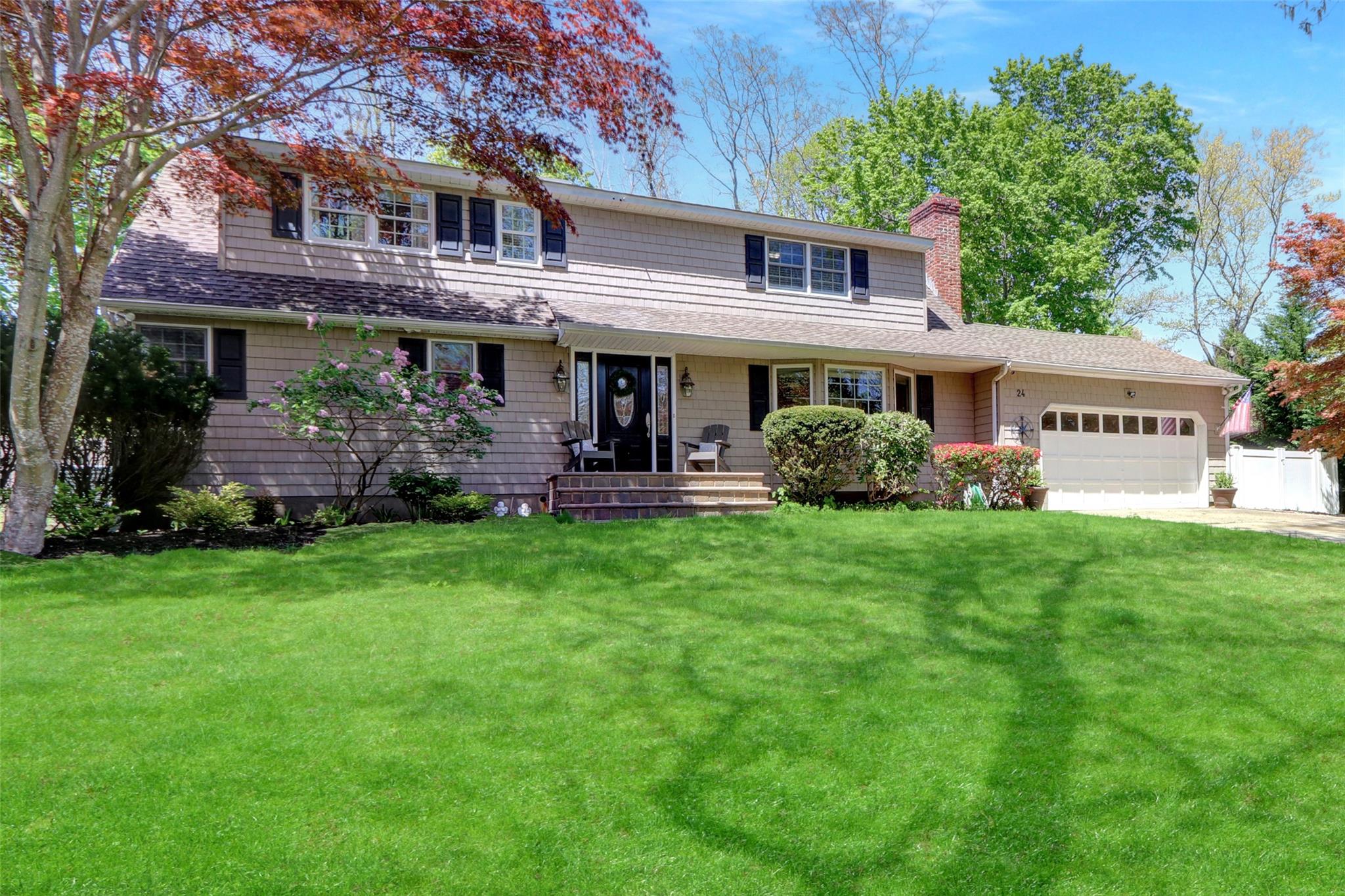 24 Highland Down, Shoreham, New York image 2