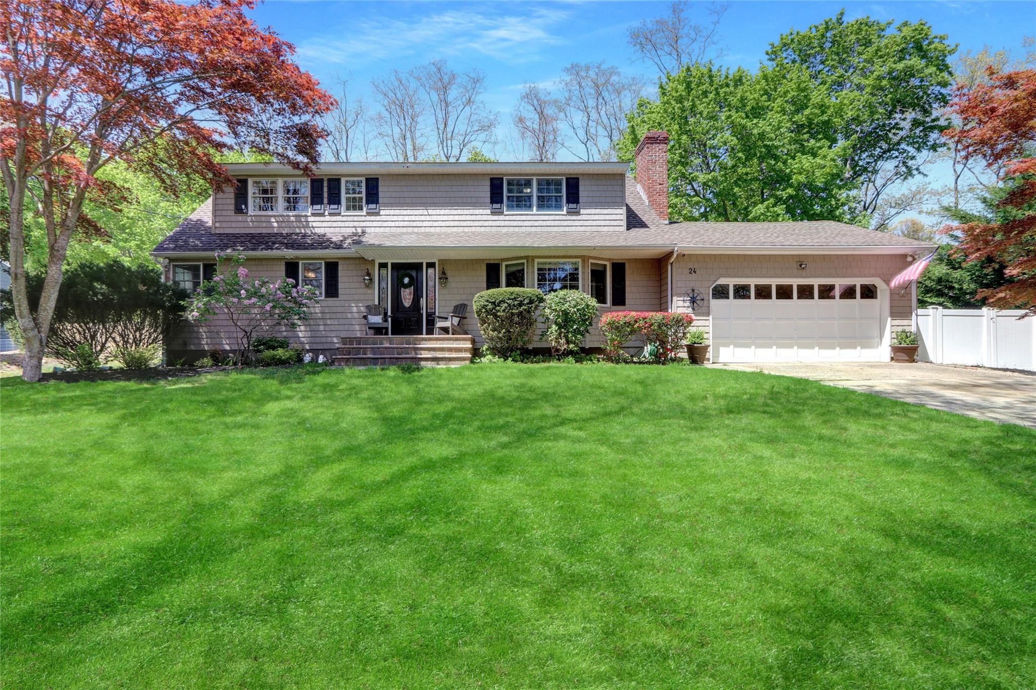 24 Highland Down, Shoreham, New York image 1