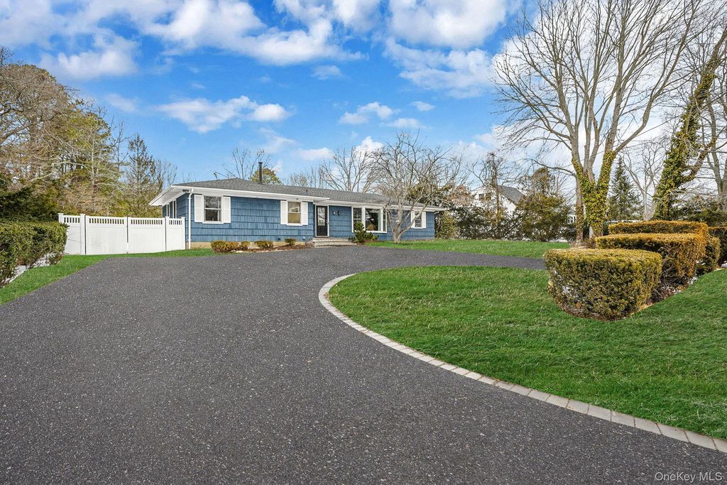 Photo of 220 Oakdale Bohemia Road, Bohemia, NY 11716 (MLS # 963537)