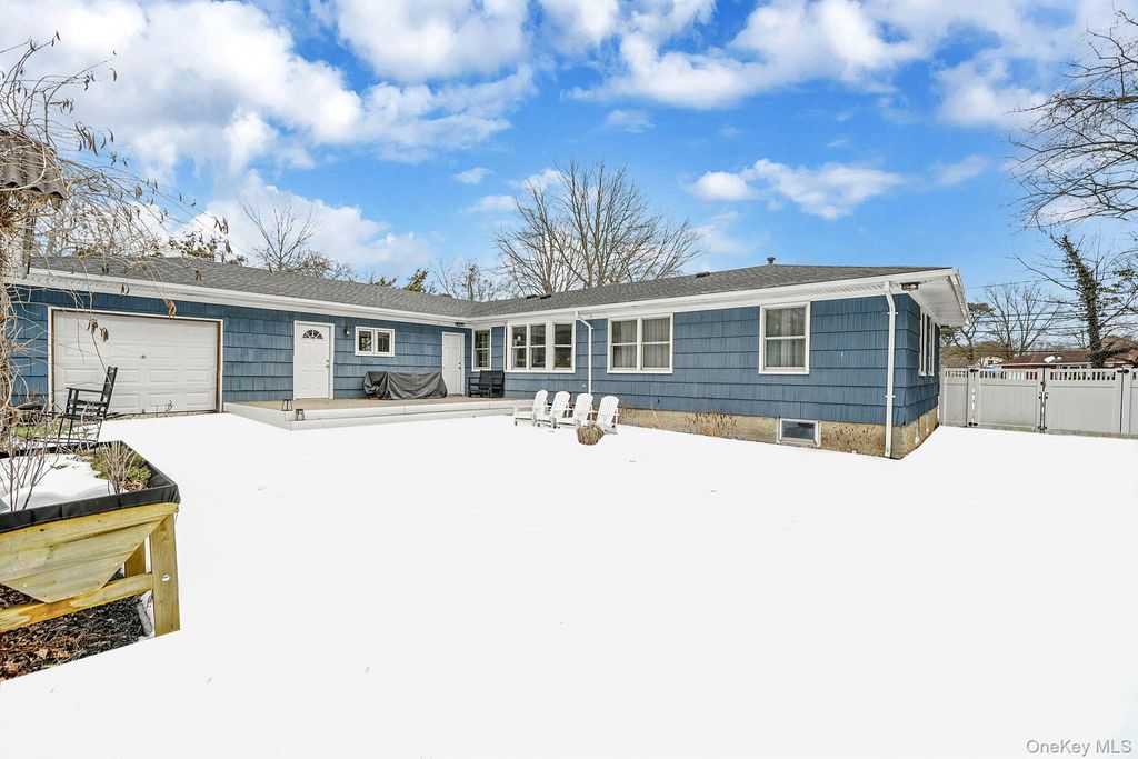 Photo of 220 Oakdale Bohemia Road, Bohemia, NY 11716 (MLS # 963537)