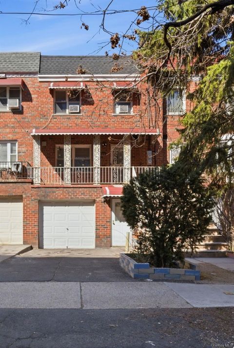 Multifamily For Sale - 2925 Wallace Avenue<br/> Bronx County, Bronx, NY 10467