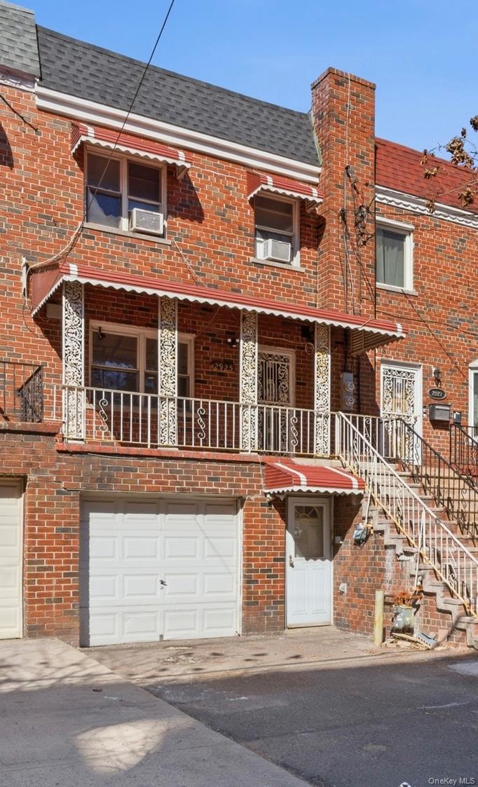 2925 Wallace Avenue - Photo 2