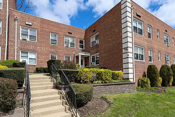 18 Edwards St #2B, Roslyn Heights, New York image 2