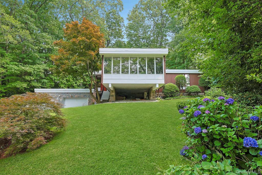 Photo of 20 Sprain Valley Road, Scarsdale, NY 10583 (MLS # 1027745)