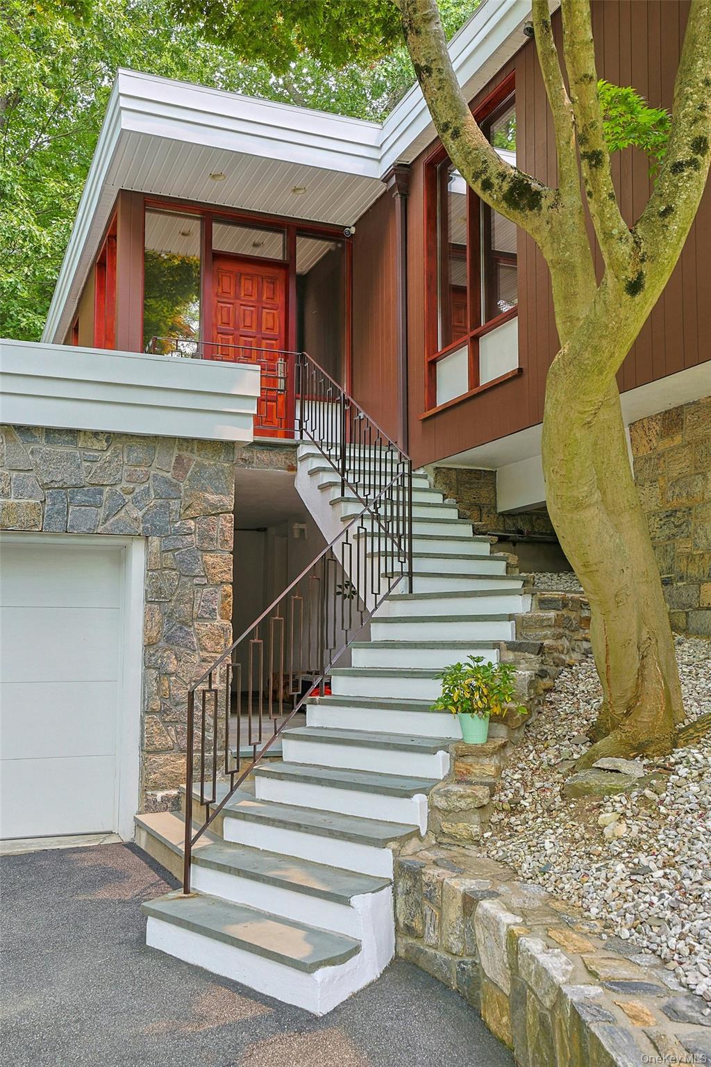 Photo of 20 Sprain Valley Road, Scarsdale, NY 10583 (MLS # 1027745)