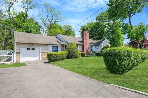 23 Portland Way Wheatley Heights NY 11798