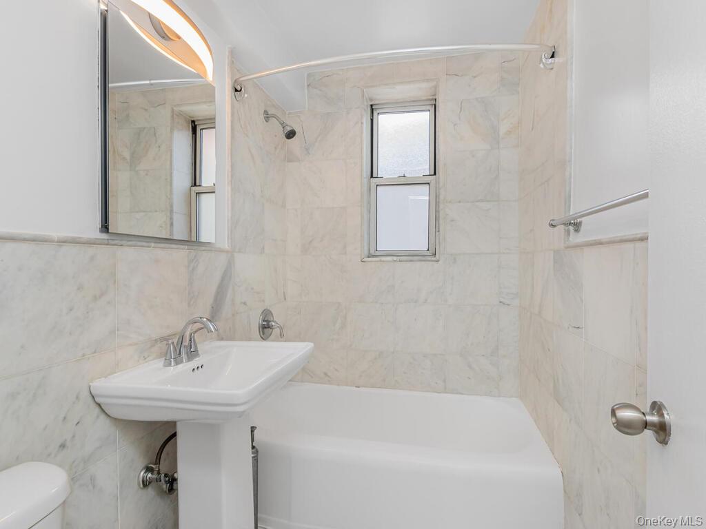 2105 Wallace Avenue 3D