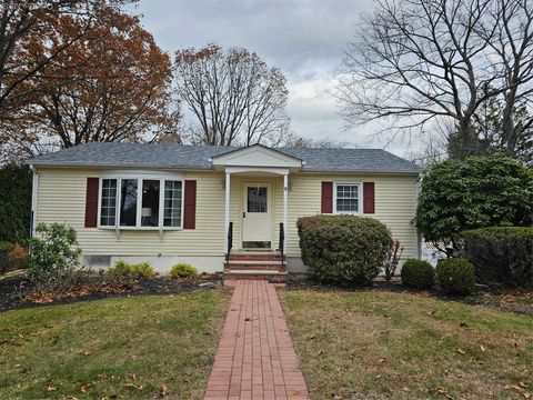 Homes For Sale - 8 Laura Road<br/> Monroe, NY 10950