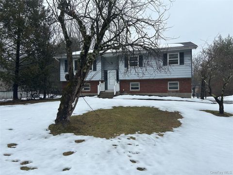 104 SUTTON PARK Road Poughkeepsie NY 12603