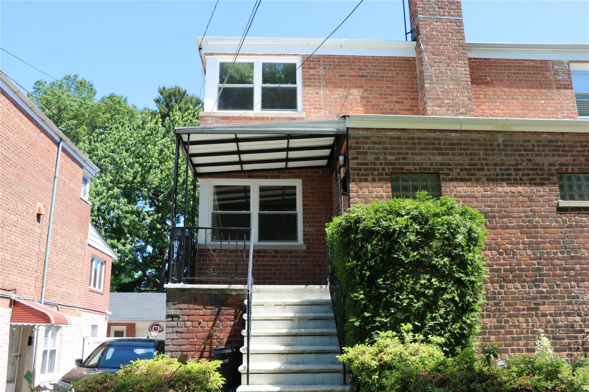 Shonnard Place, Yonkers, New York - 3 Bedrooms  
3 Bathrooms - 