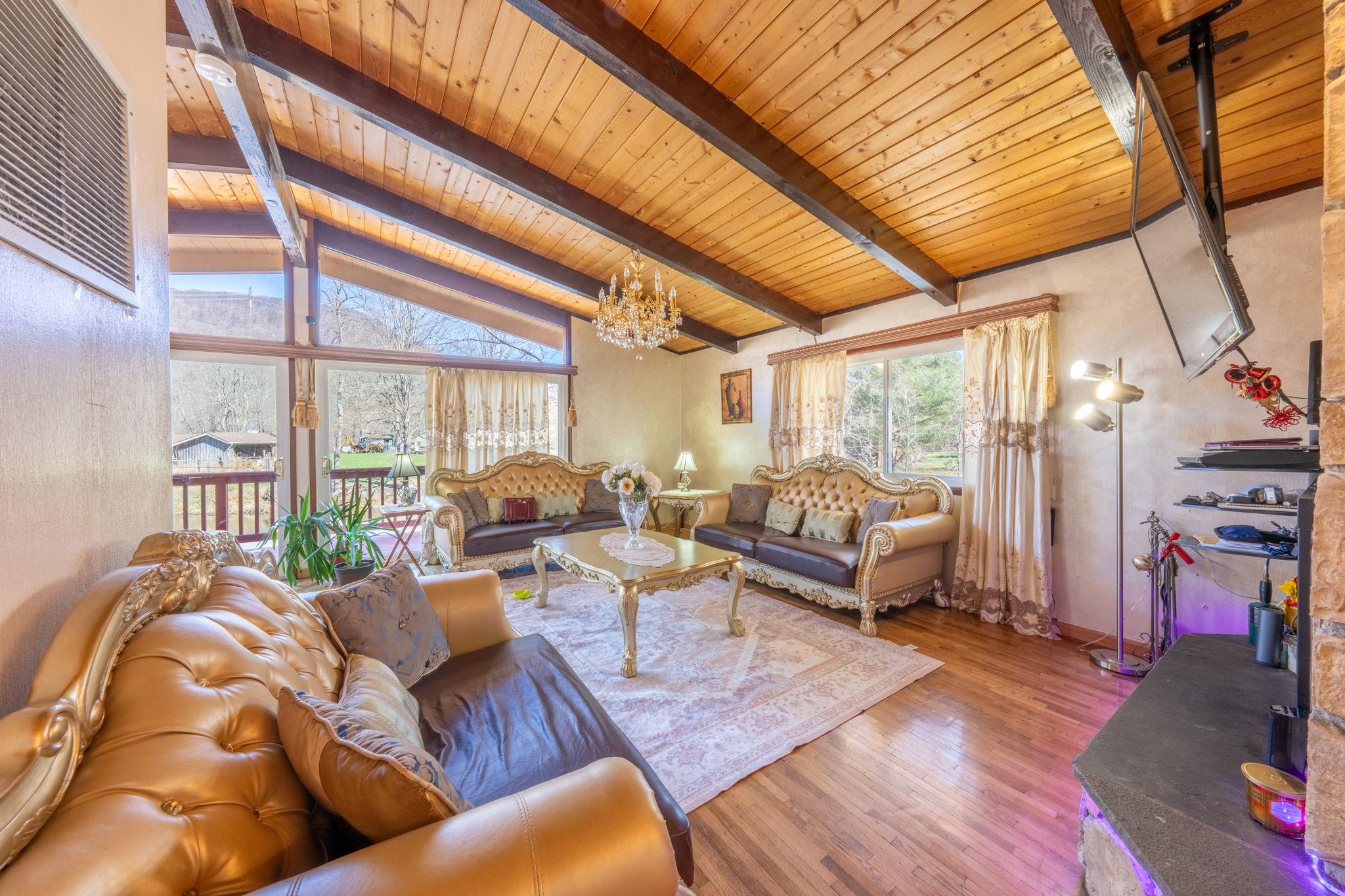 810 Haverstraw Road, Airmont, New York image 4