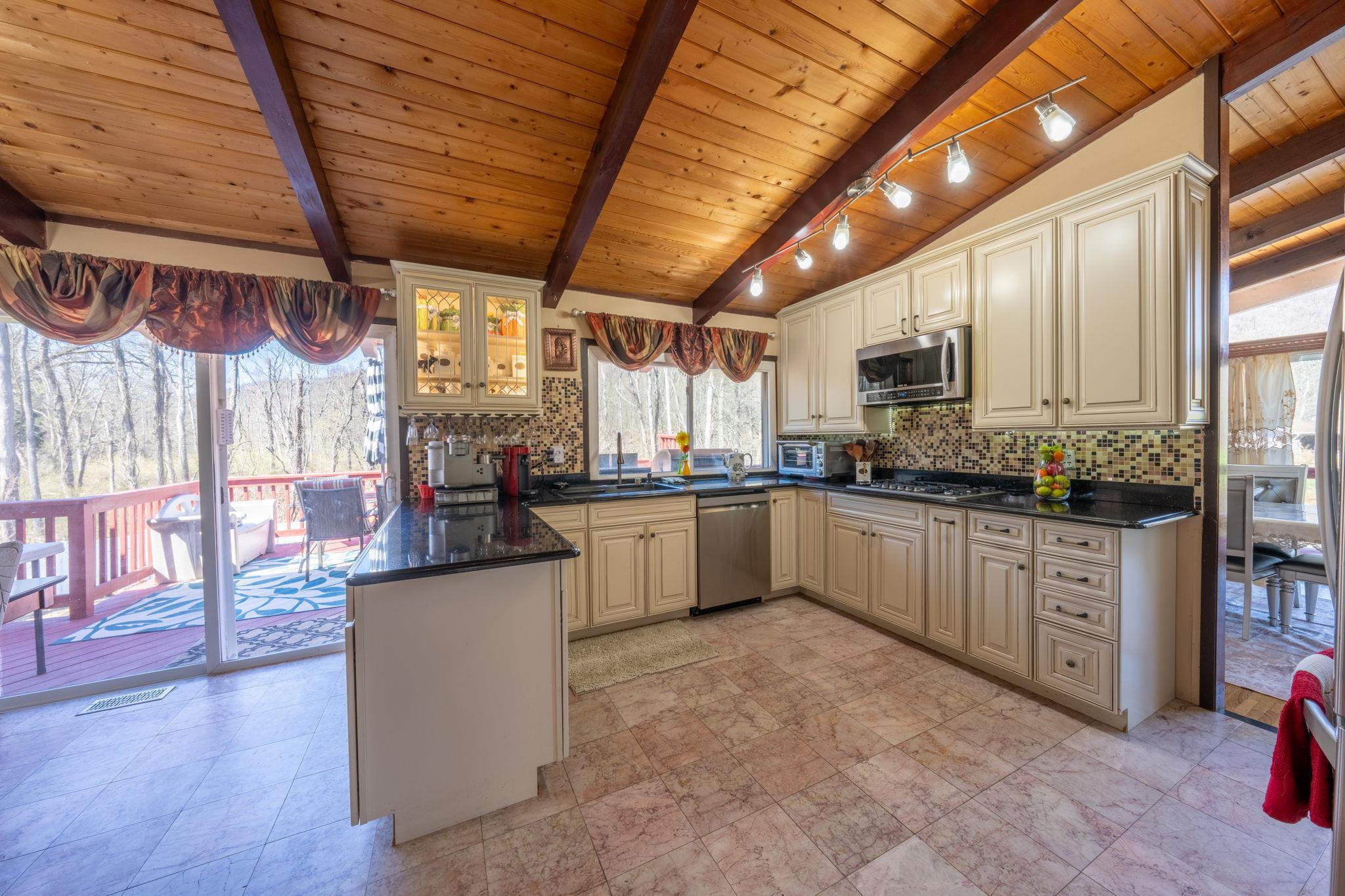 810 Haverstraw Road, Airmont, New York image 8