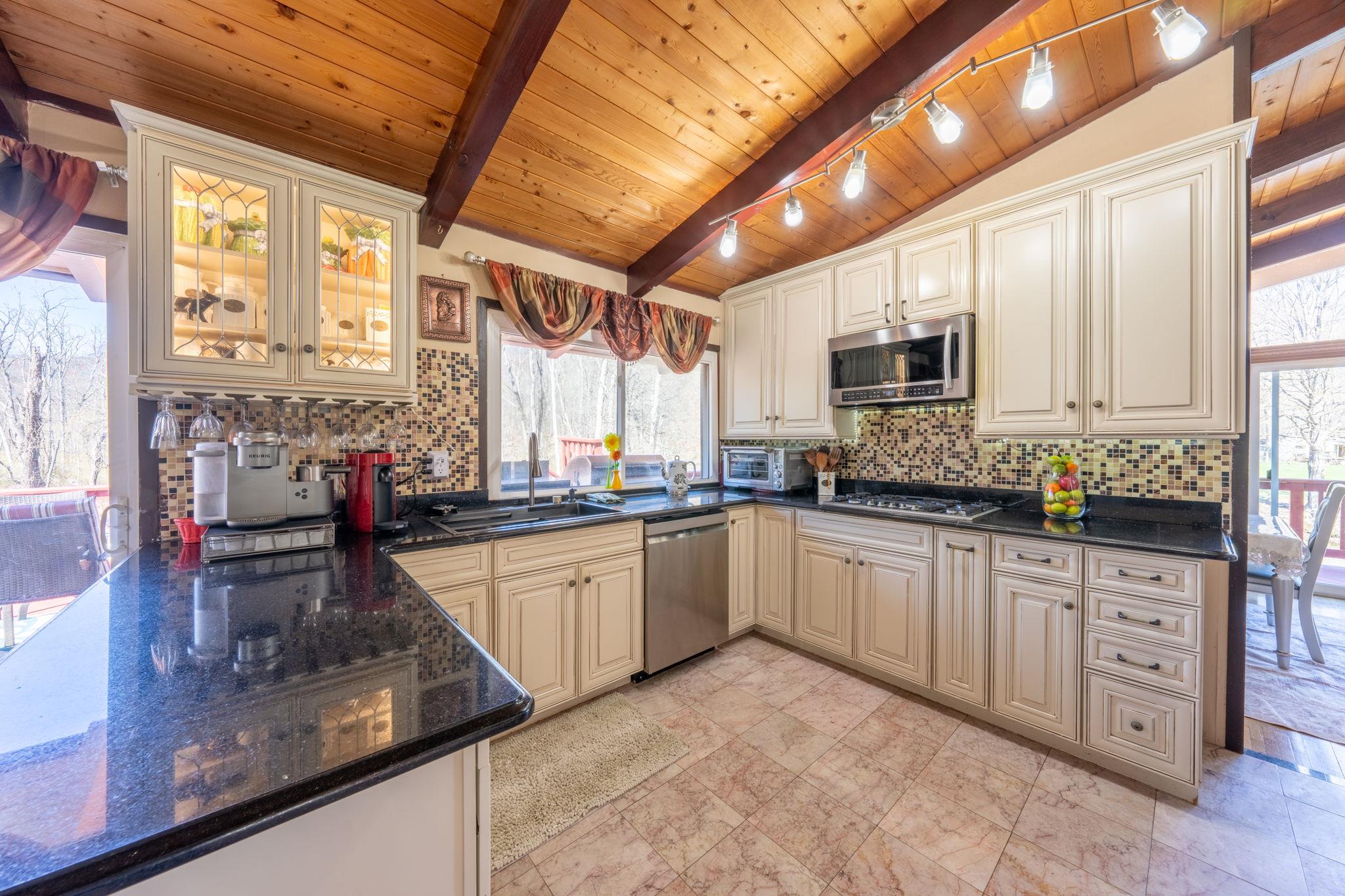 810 Haverstraw Road, Airmont, New York image 11