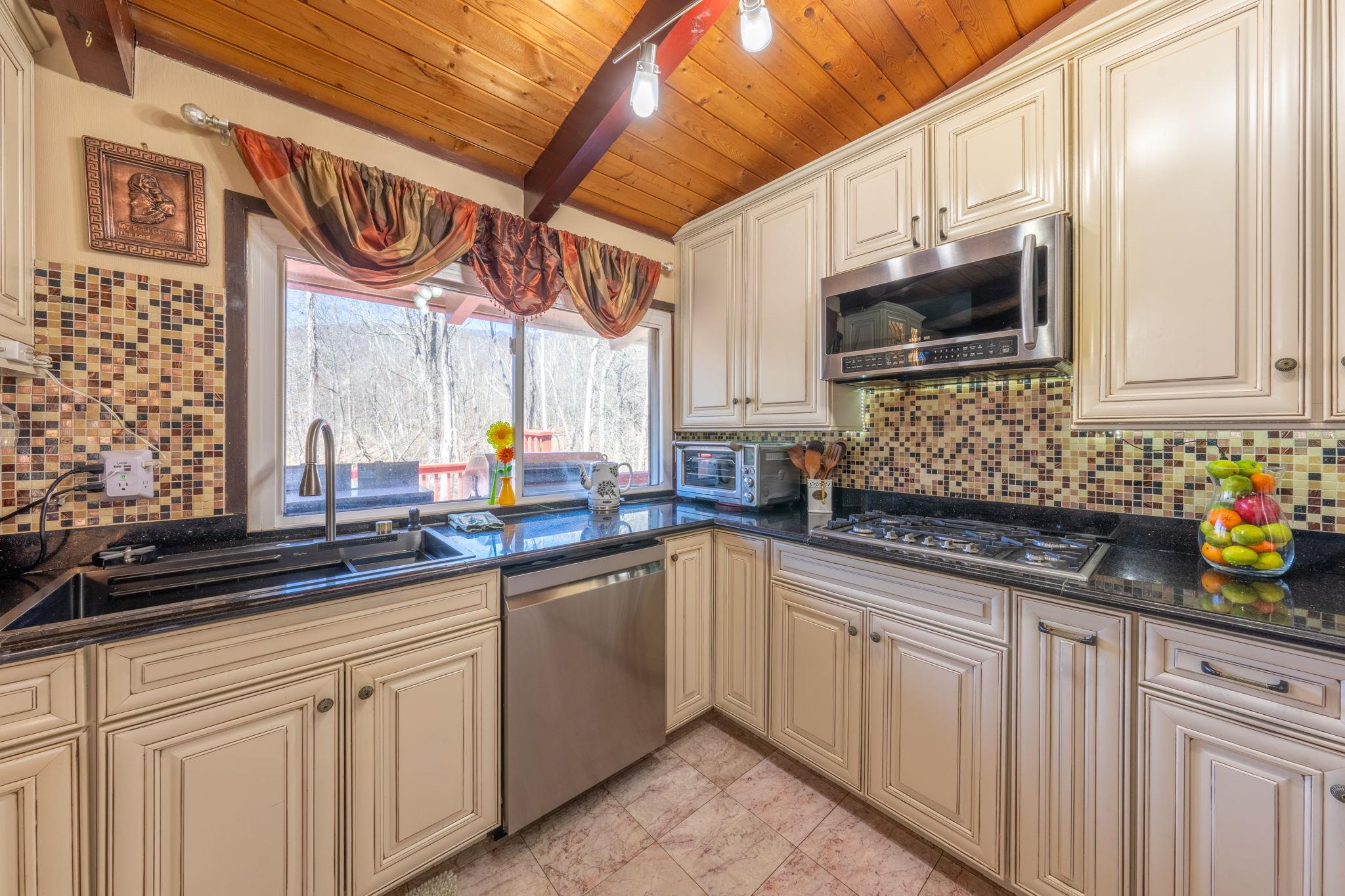 810 Haverstraw Road, Airmont, New York image 13