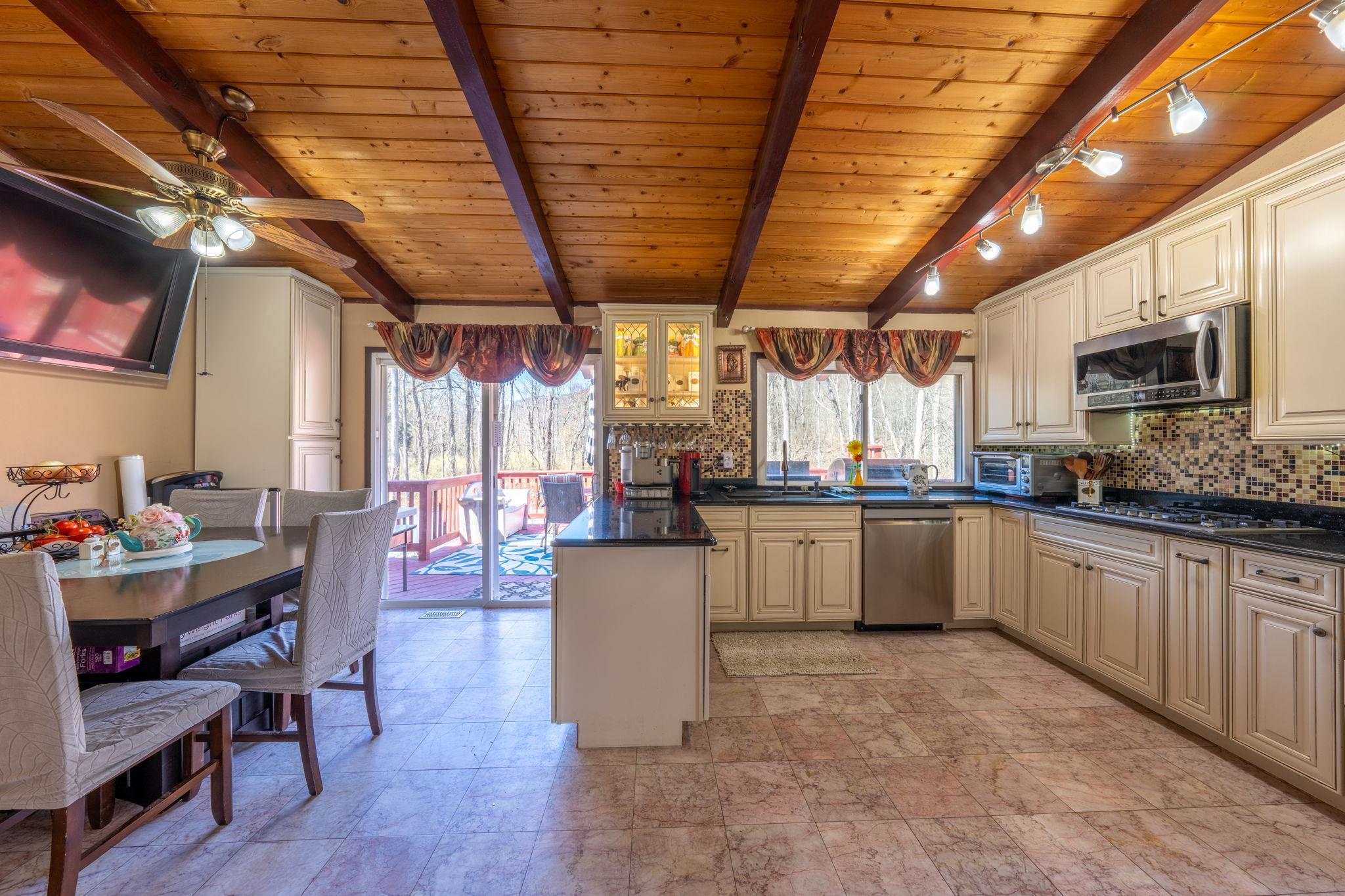 810 Haverstraw Road, Airmont, New York image 9