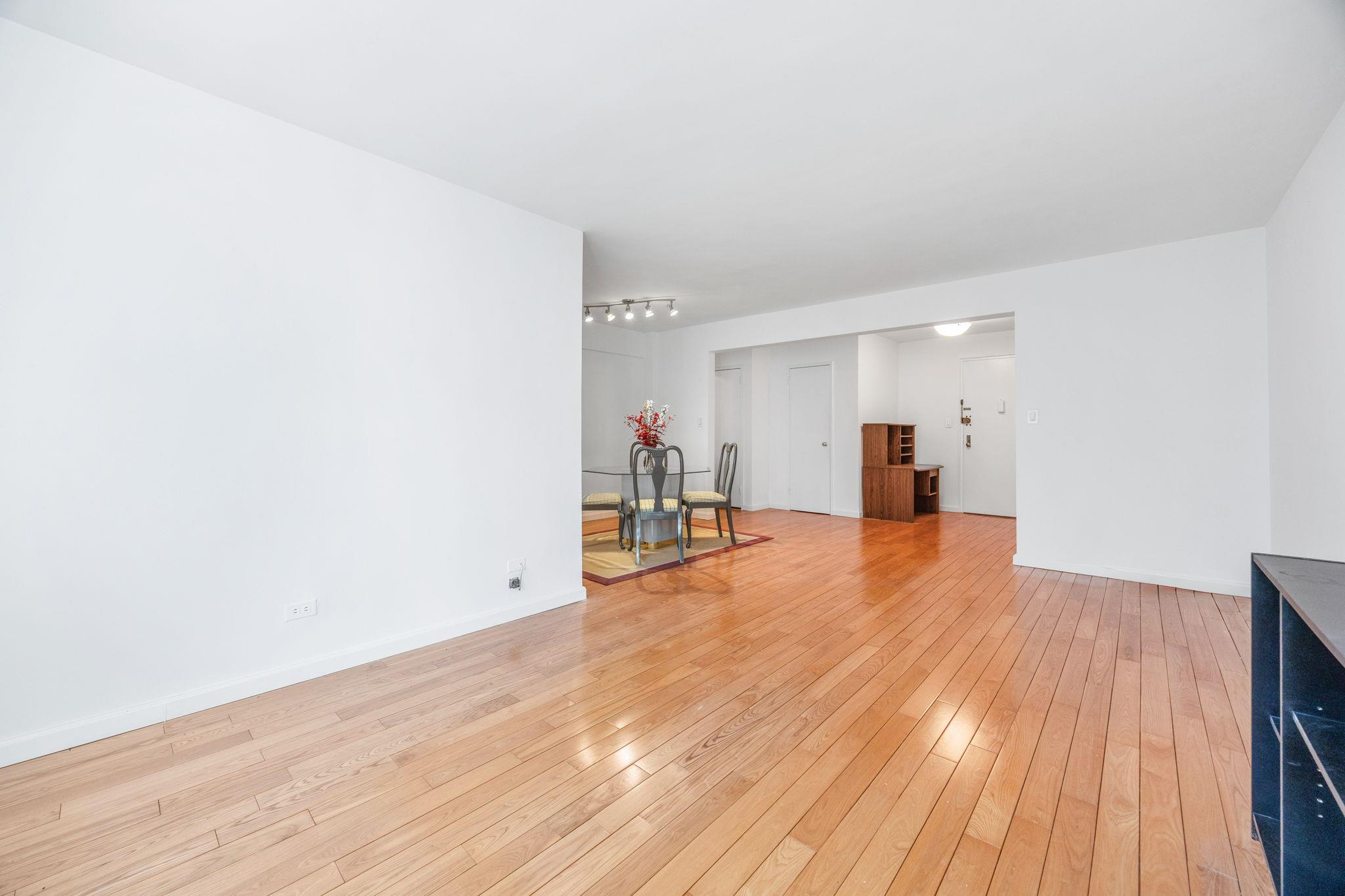33-44 Junction Boulevard Blvd #2V, Jackson Heights, New York image 4