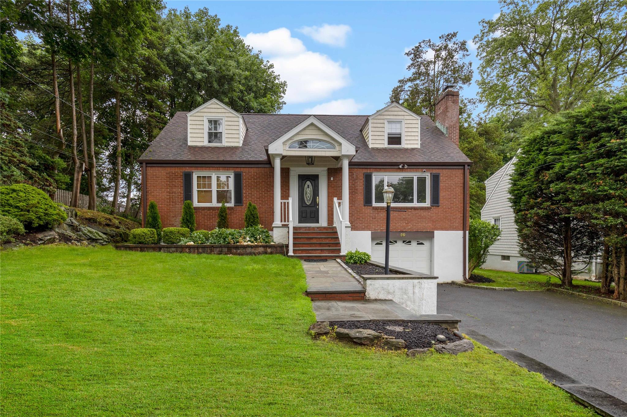 Property for Sale at Oakland Avenue, Harrison, New York - Bedrooms: 5 
Bathrooms: 2 
Rooms: 8  - $1,075,000