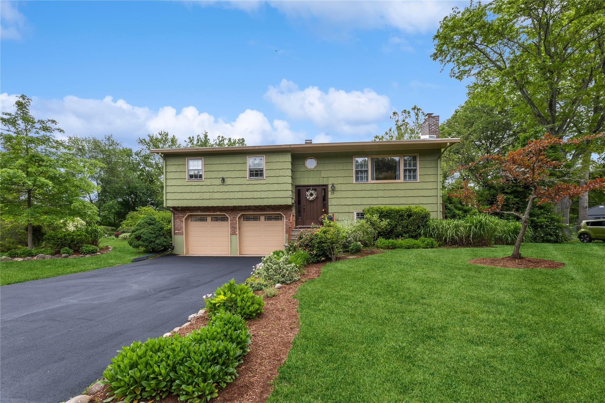 15 Theodore Roosevelt Drive, Blauvelt, New York image 2