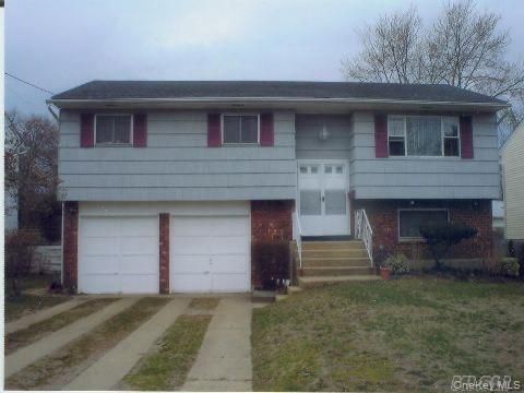 Photo of 870 Main Street, Farmingdale, NY 11735 (MLS # 920636)