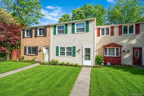 102 Hill Spur Calverton NY 11933
