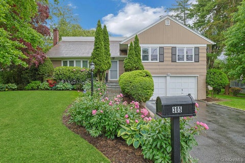 Homes For Sale - 305 Stratton Road<br/> New Rochelle, NY 10804