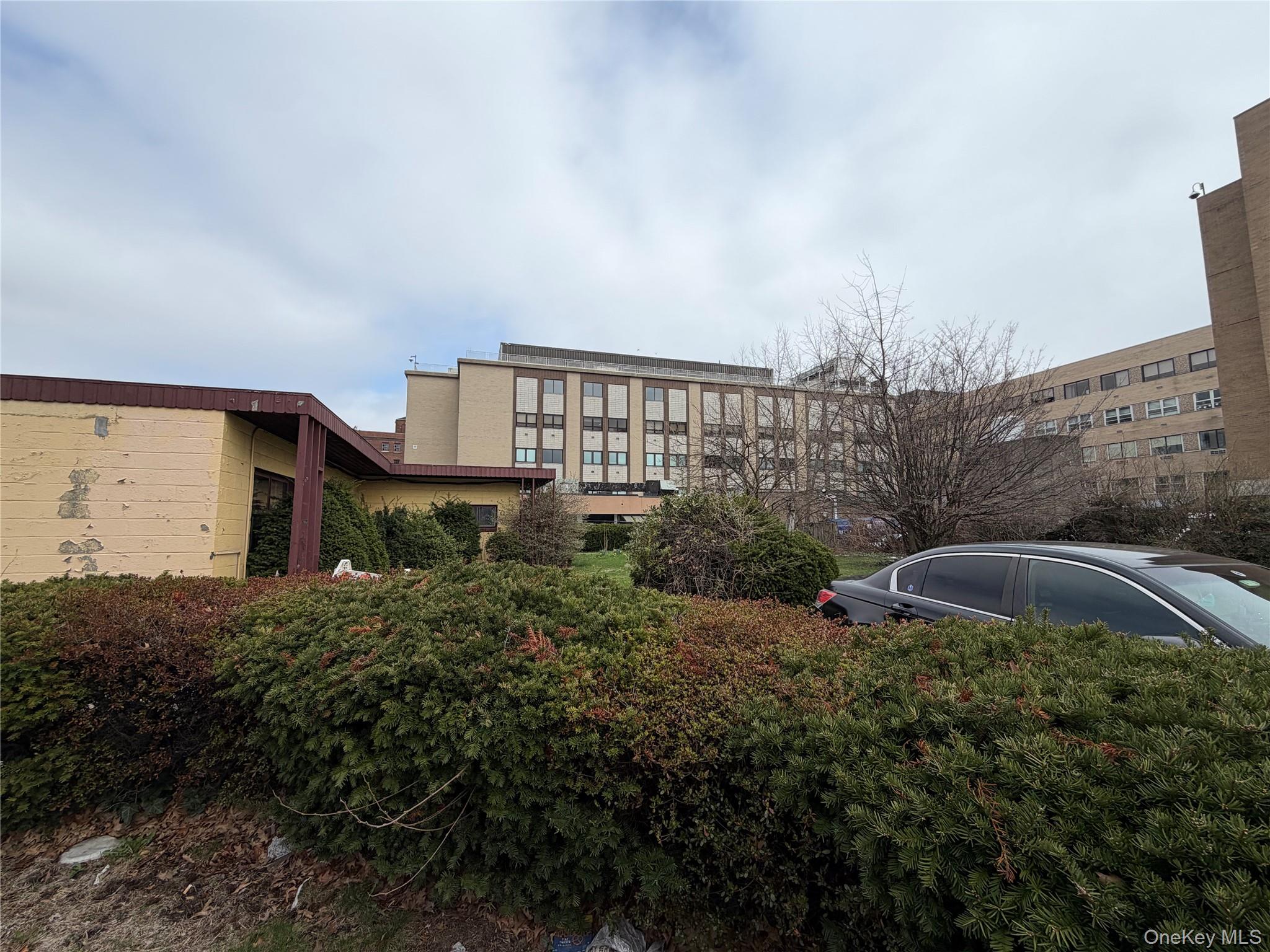 4341+4345 Burling Street