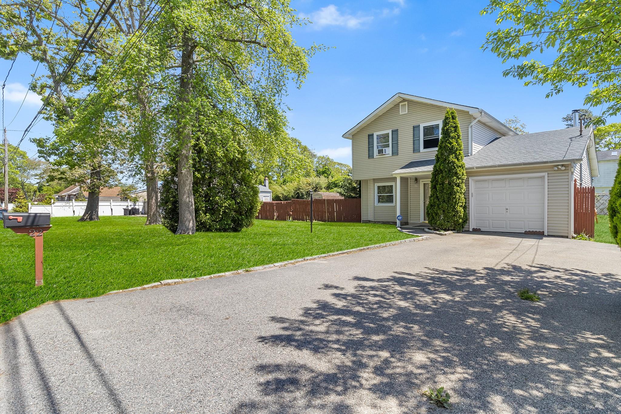 22 Harrison Drive, Shirley, New York image 2