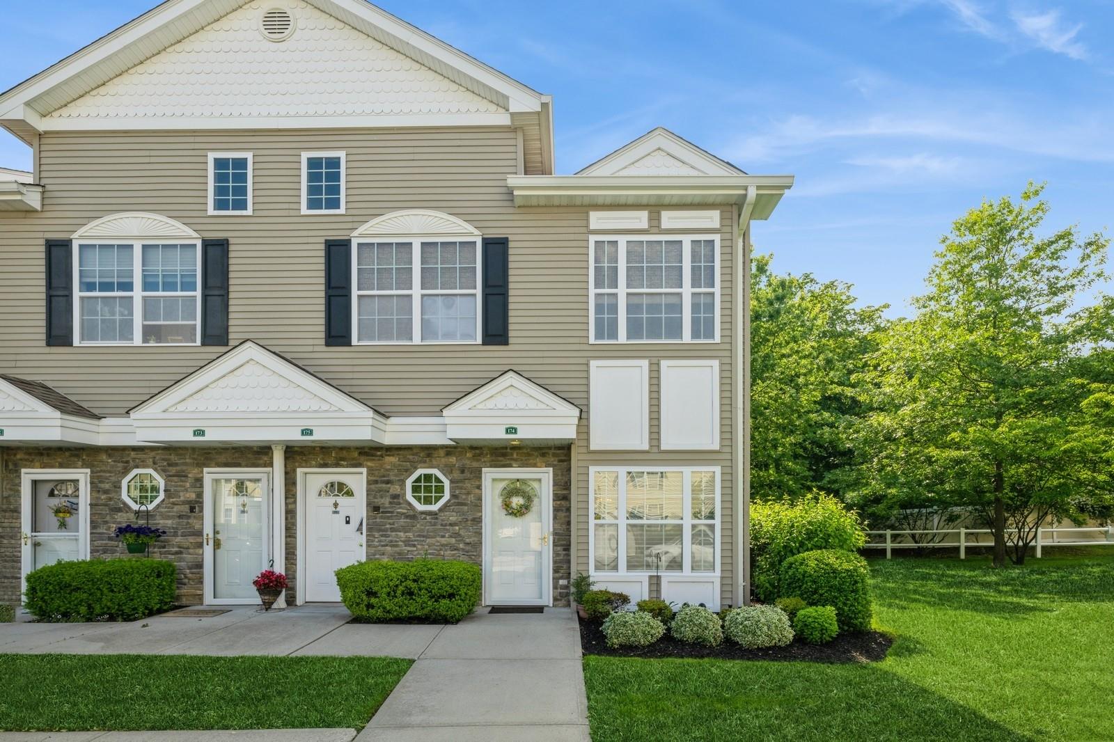 174 Spring Drive #174, East Meadow, New York image 1
