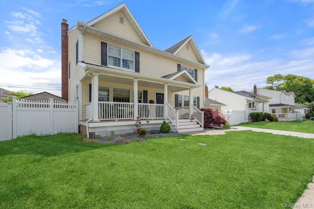 Photo of 47 Syosset Circle, Syosset, NY 11791 (MLS # 1043245)