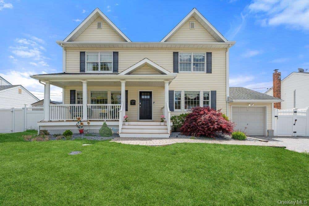 Photo of 47 Syosset Circle, Syosset, NY 11791 (MLS # 1043245)