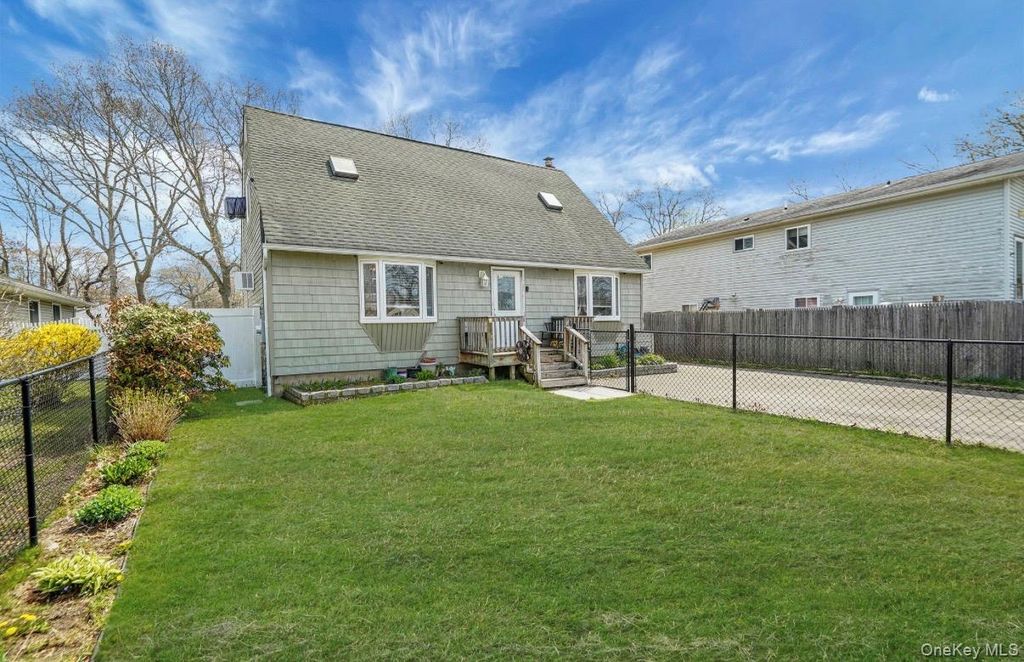 Photo of 15 Maplewood Drive, Shirley, NY 11967 (MLS # 990536)