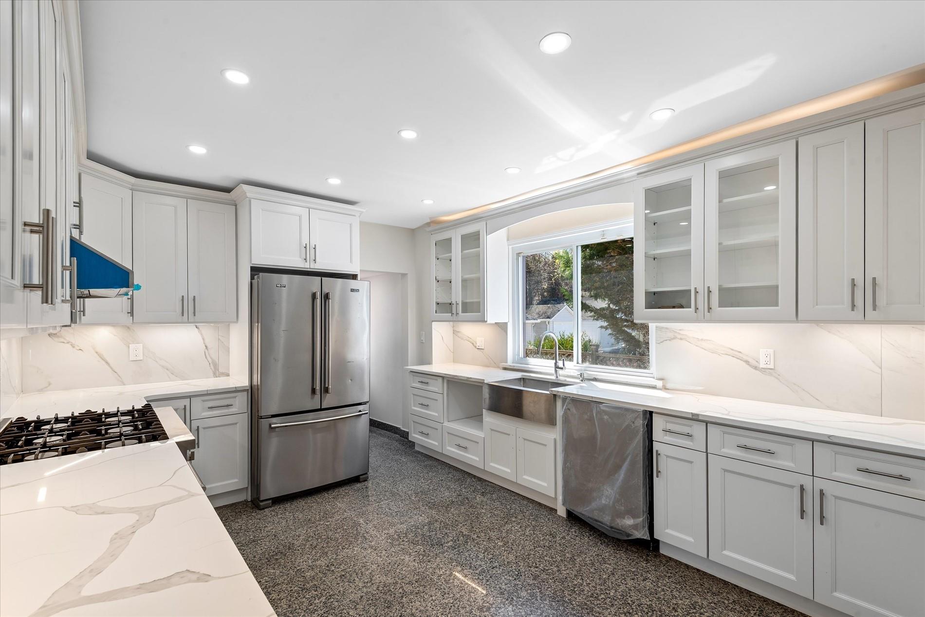 2 Breuer Avenue, Great Neck, New York image 10