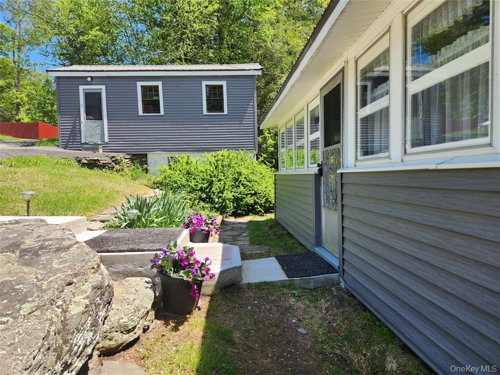 45 W Kenoza Place