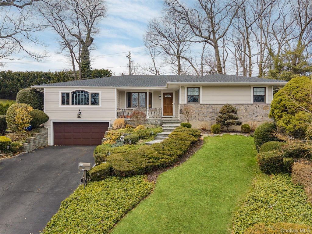 Photo of 60 Ridge Drive, Plainview, NY 11803 (MLS # 973089)