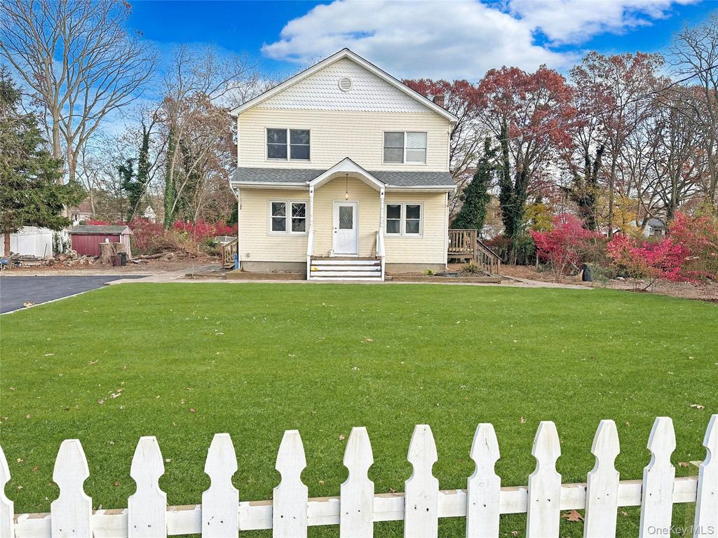 Photo of 143 Walter Avenue, Hauppauge, NY 11788 (MLS # 938677)