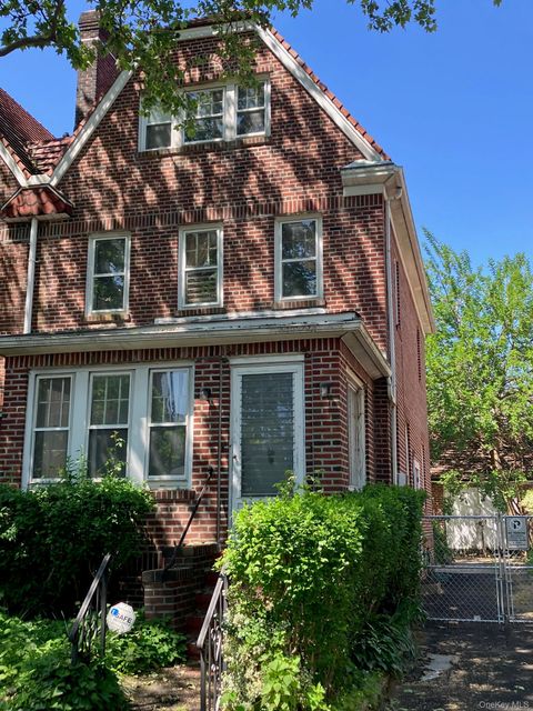 Photo of 33-42 87 Street, Jackson Heights, NY 11372 (MLS # 1009136)
