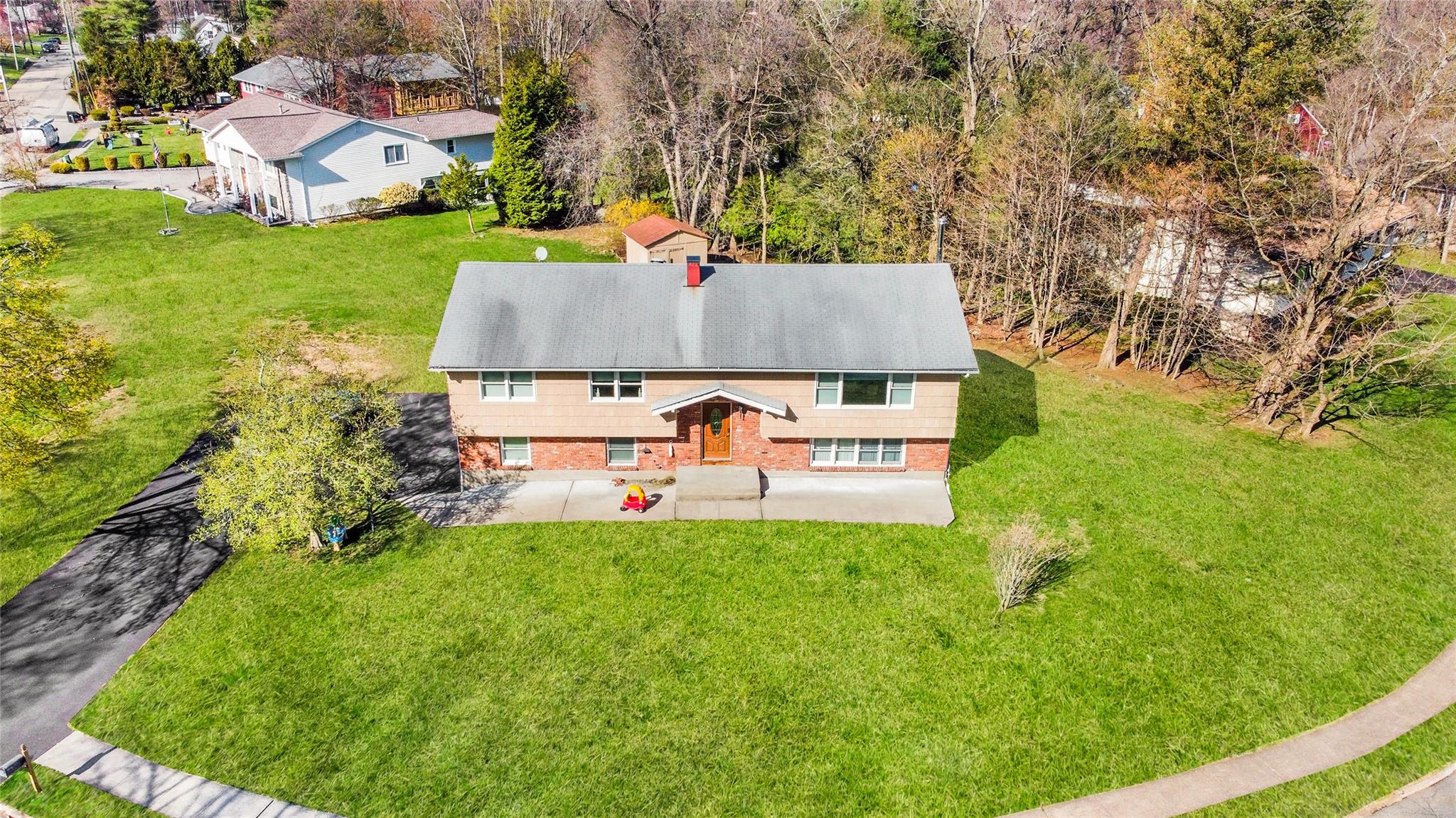 60 Gottlieb Drive Dr, Pearl River, New York image 1