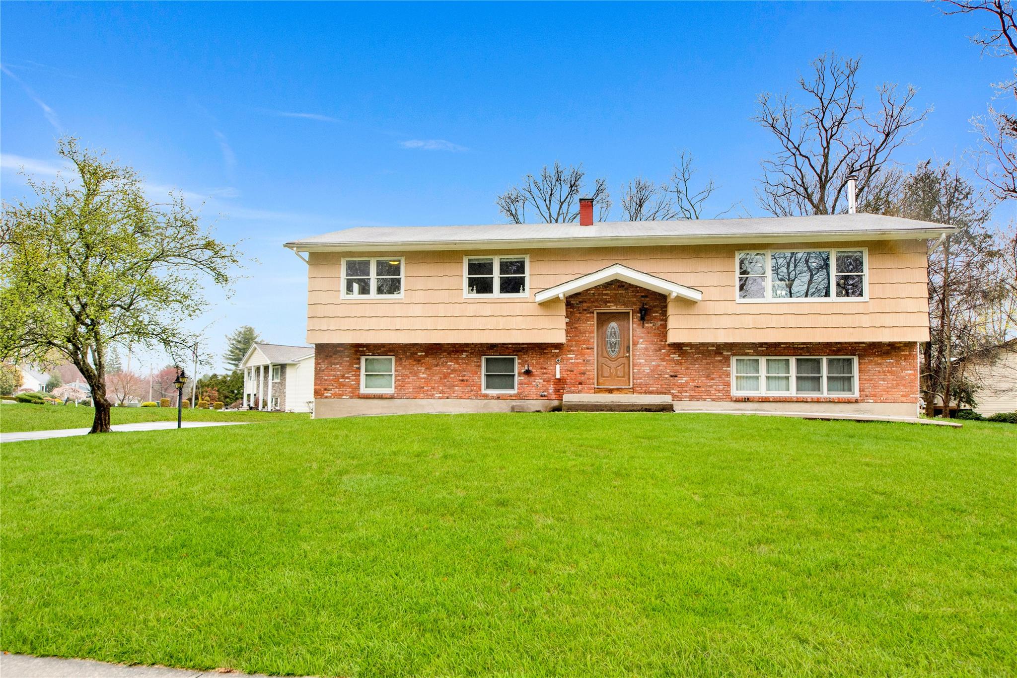 60 Gottlieb Drive Dr, Pearl River, New York image 2